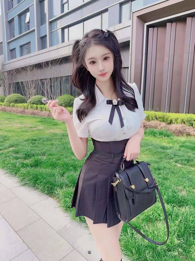 童颜巨乳萝莉嘉柔