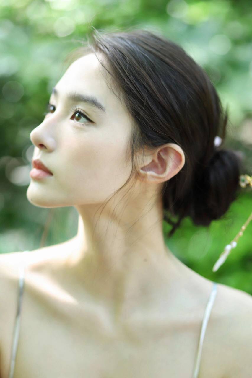 戏剧学院在读校花Moira
