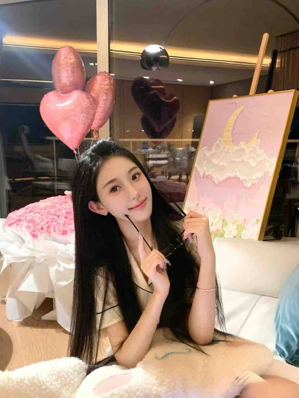气质迷人美女Maris