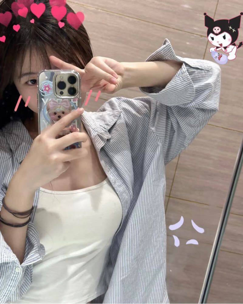 双马尾萌妹馨月月