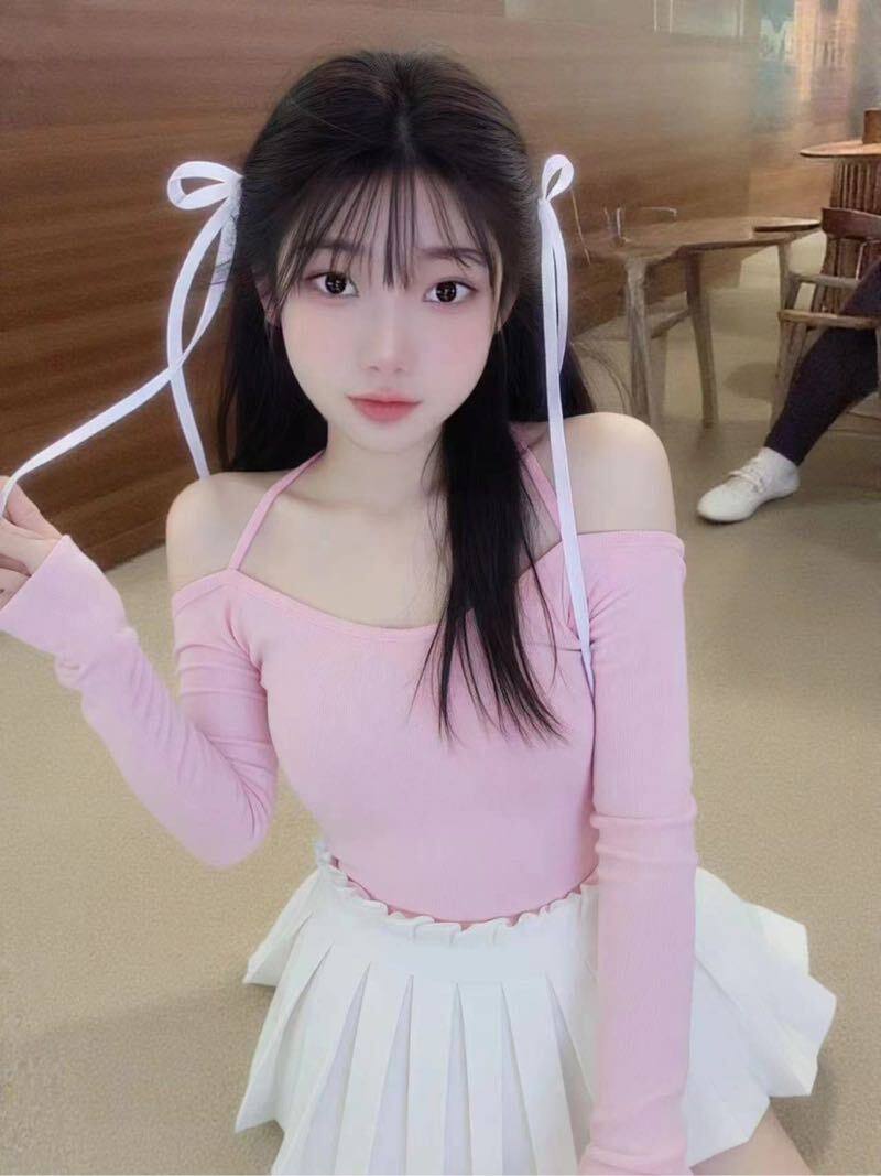 双马尾萌妹馨月月