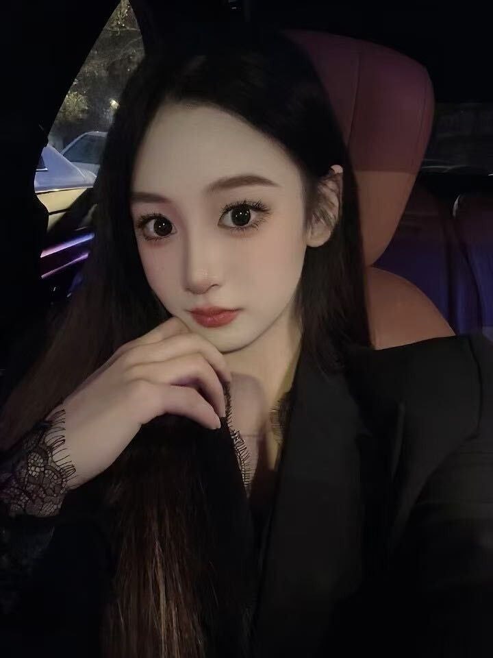 纤细辣妹菁晗