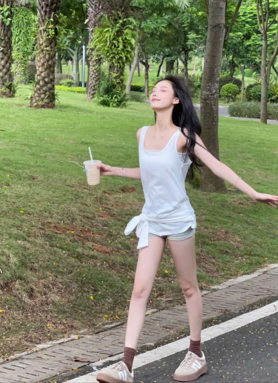 学院风小姐姐Belia
