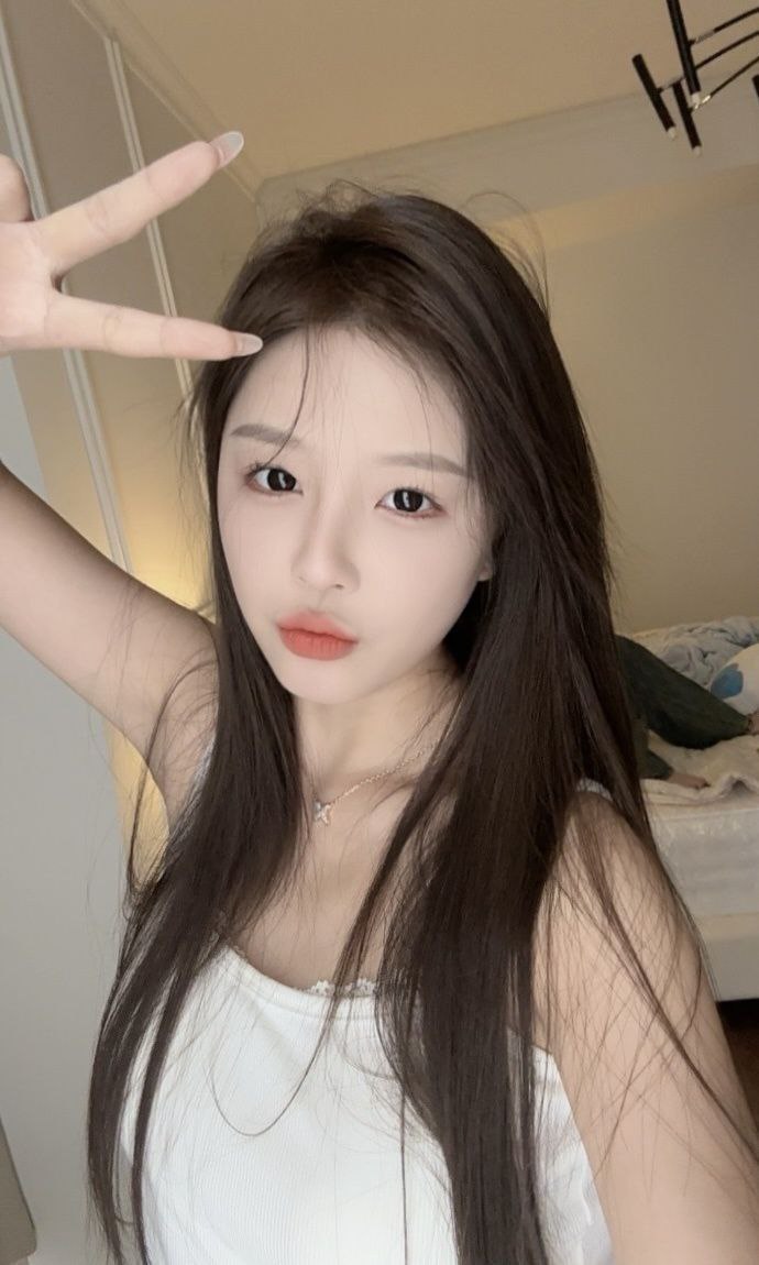 清纯校园女神忆彤
