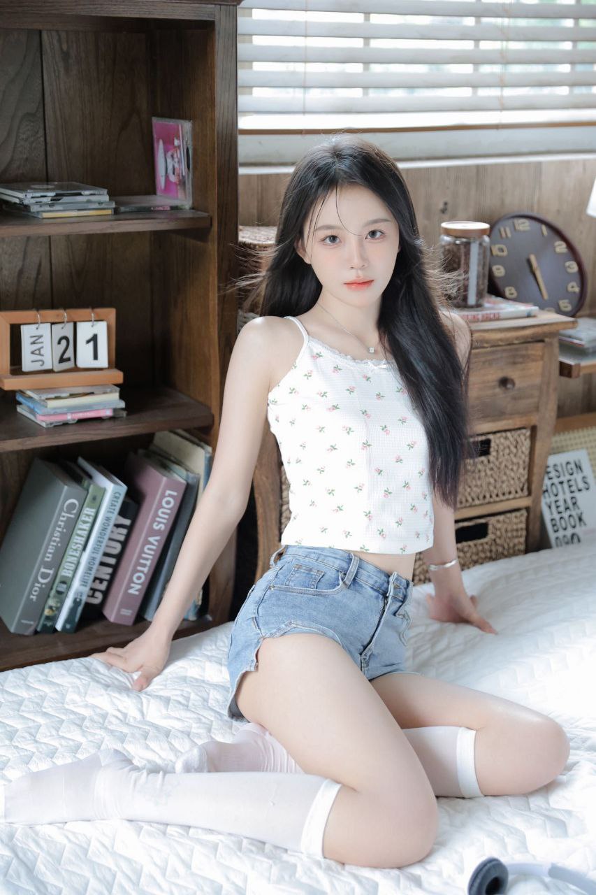 清纯校园女神忆彤