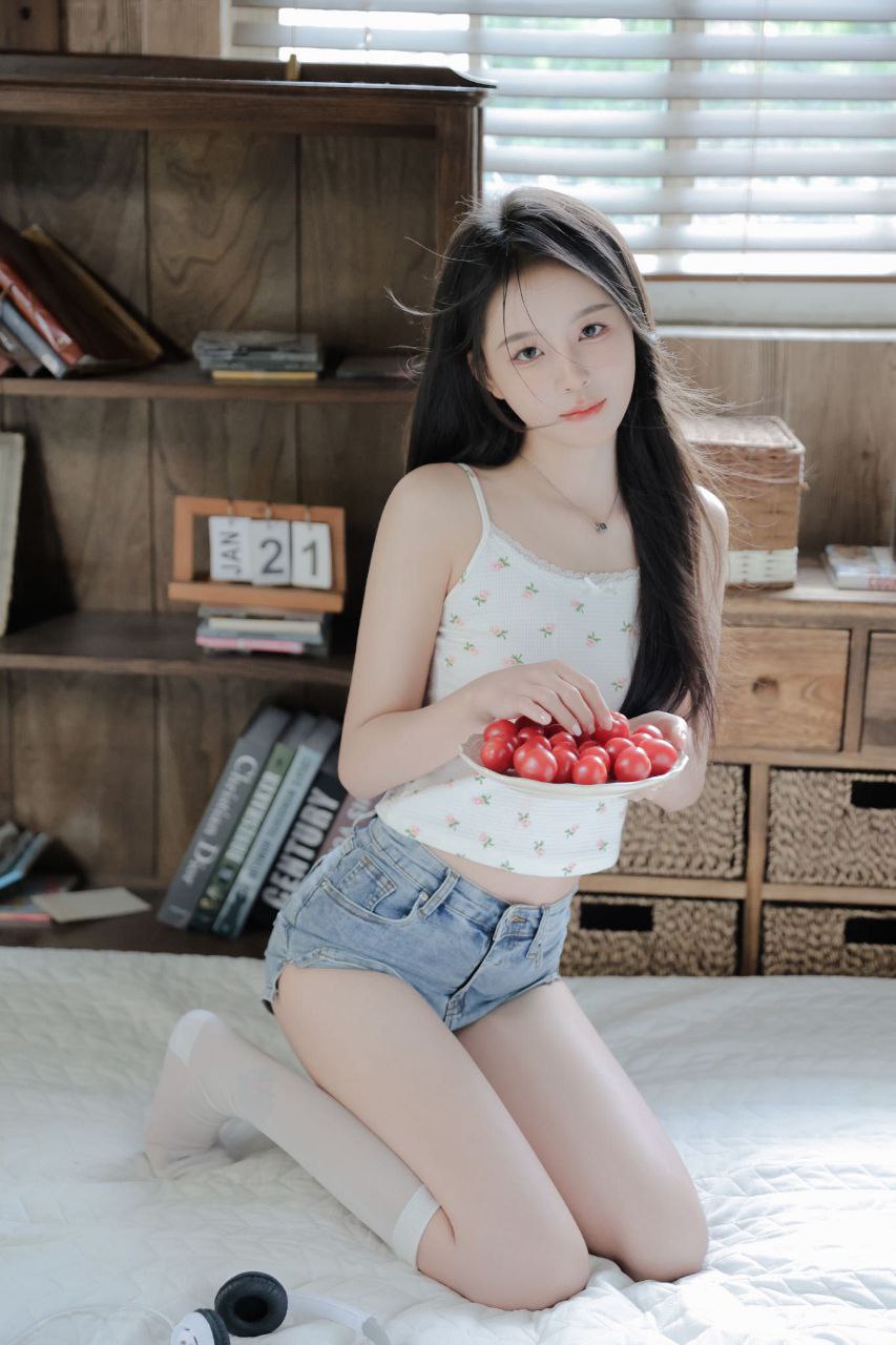 清纯校园女神忆彤
