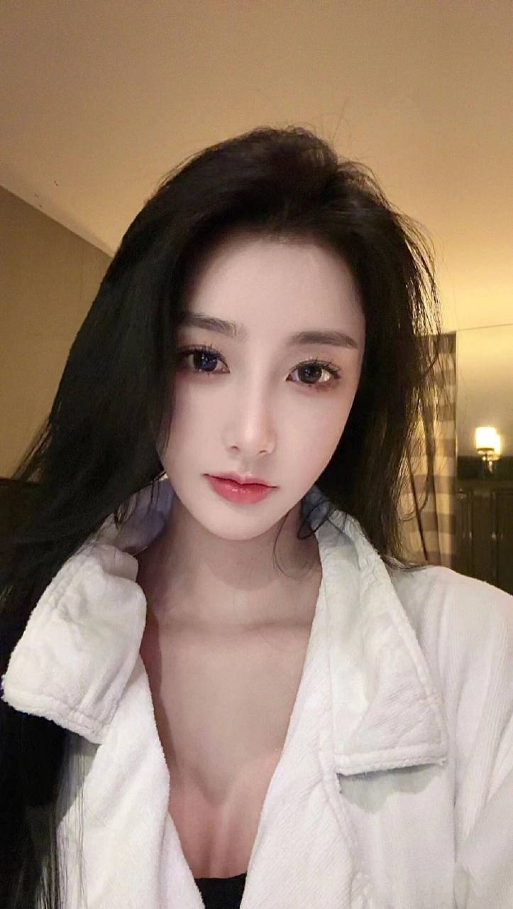 戏剧学院学院在读生Yalen