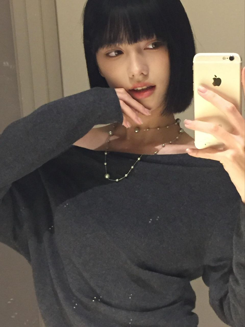 短发服装模特维纳