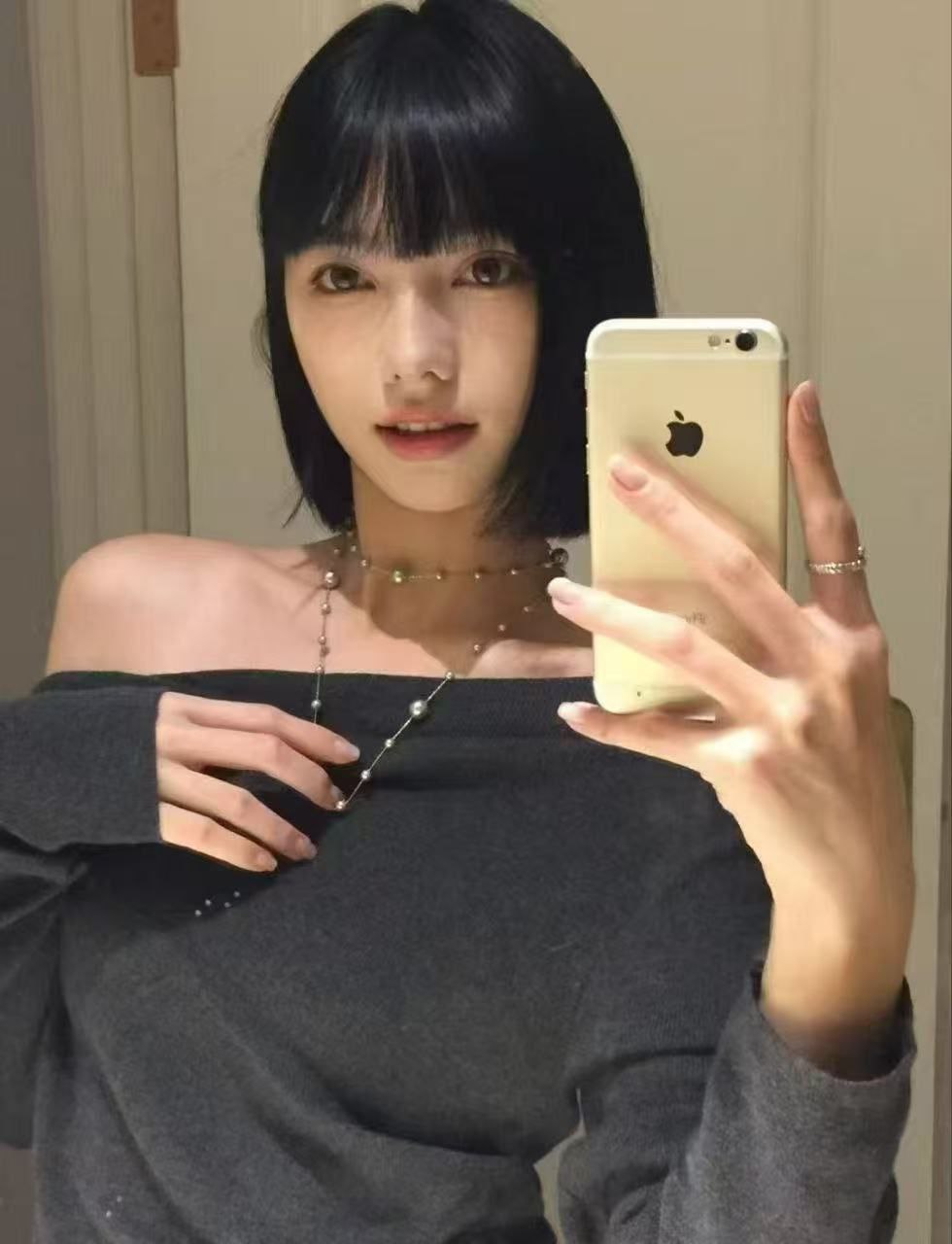 短发服装模特维纳