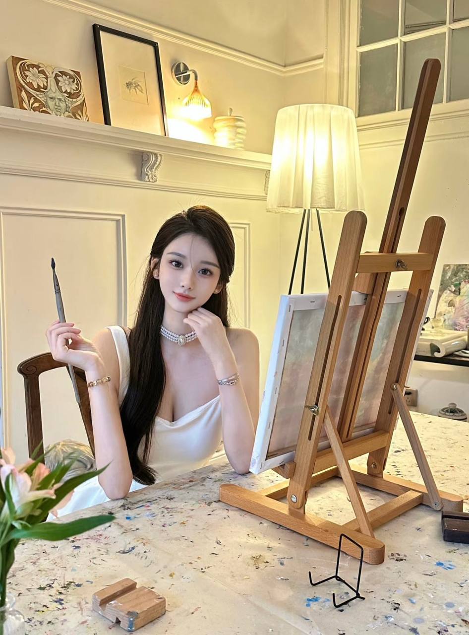 艺术学院校花洛菲