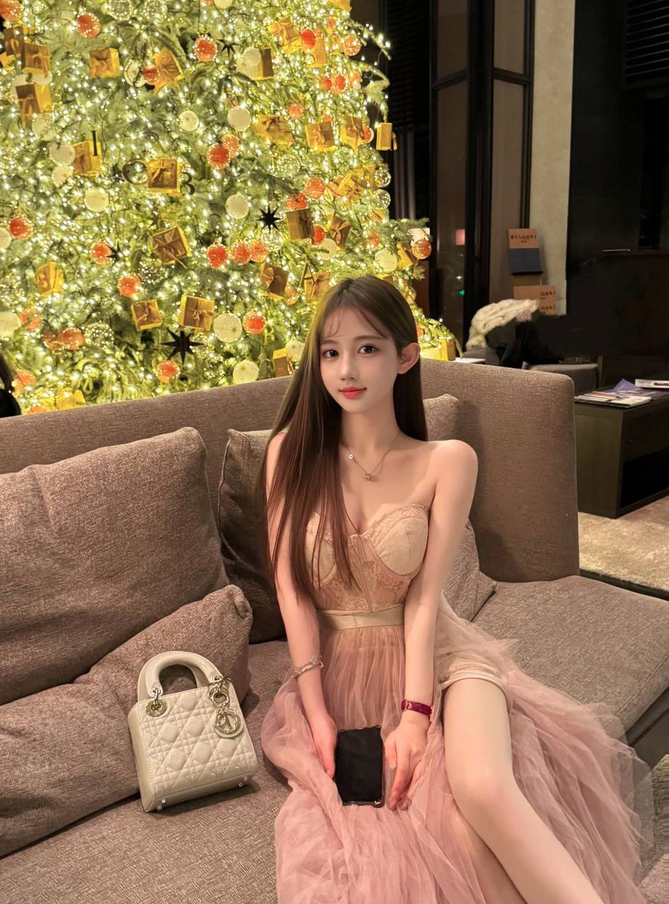 大二艺术生芷恩