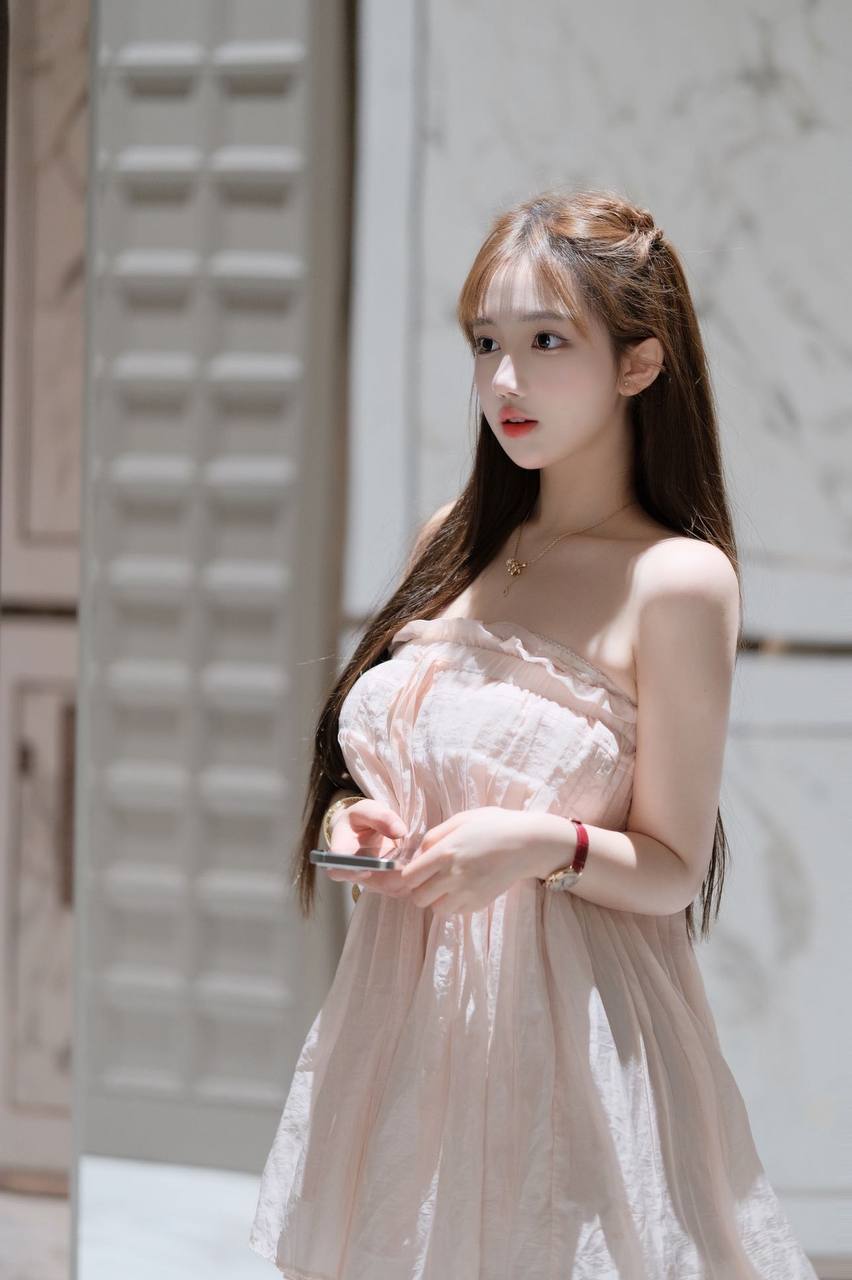 大二艺术生芷恩