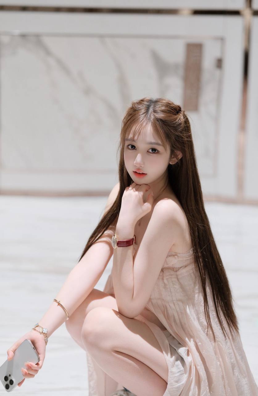 大二艺术生芷恩