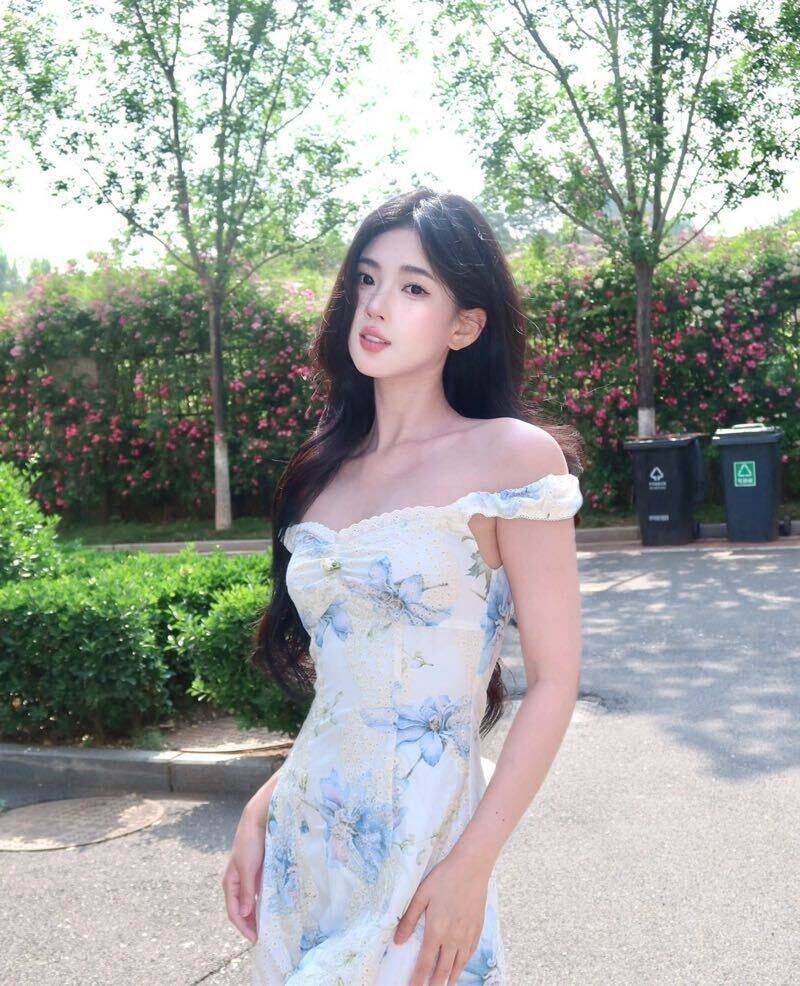 大学在读学妹小晴