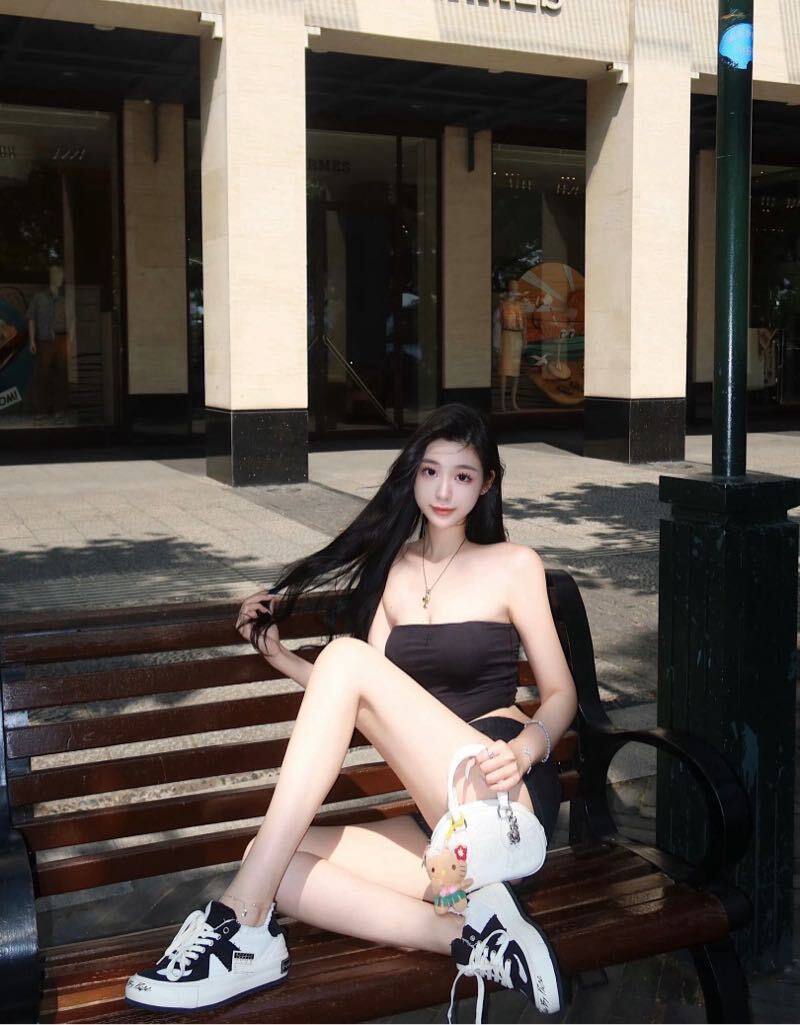 气质长腿甜妹Viera