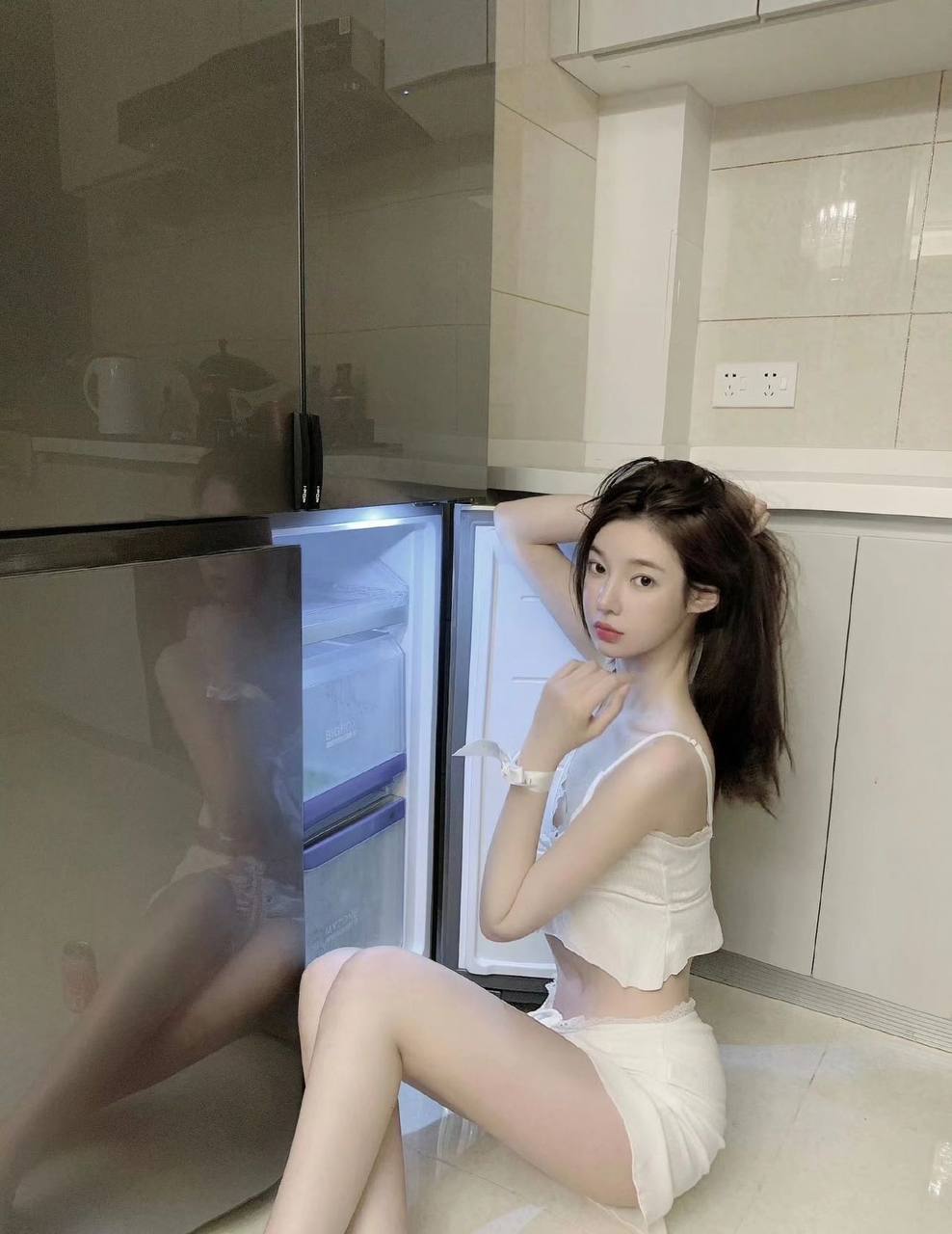 时髦亮眼少女沁萌