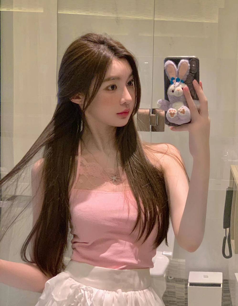 时髦亮眼少女沁萌