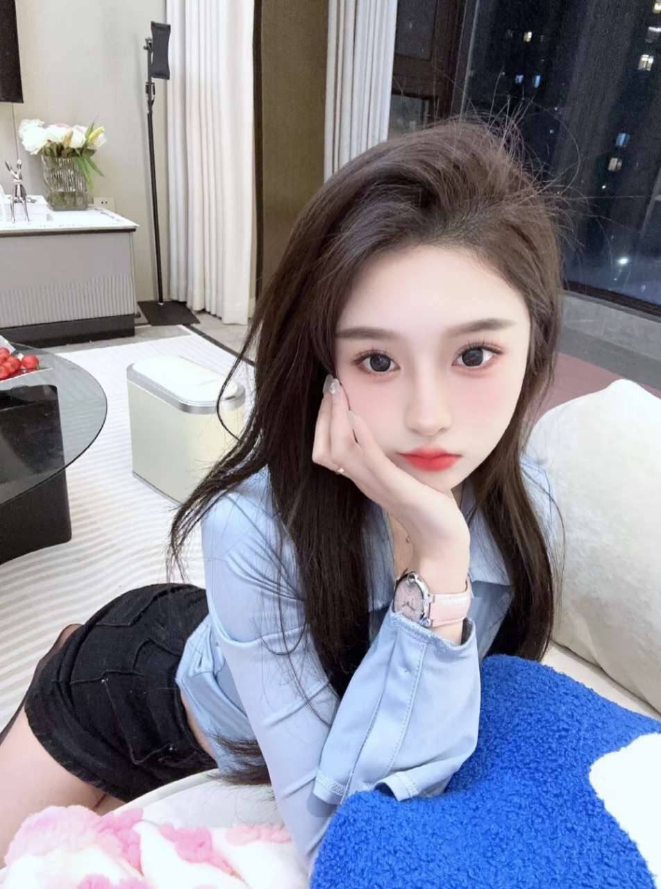 干净亮眼小演员依桐