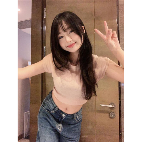 娇小大二学生Kassandra