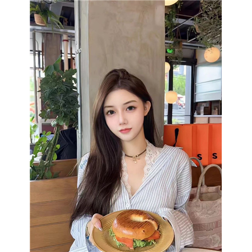 清纯素颜脸Noemi