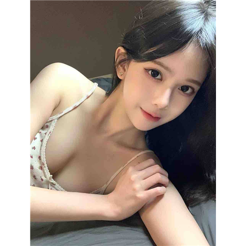时尚杂志封面模特雅宁