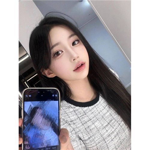 表演专业学生彩彩