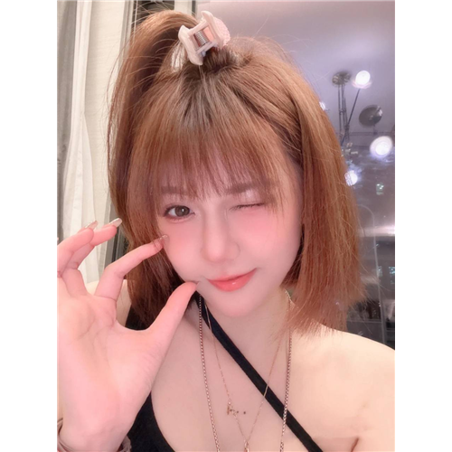 短发甜妹珮萱
