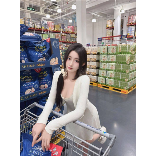 艺术系系花Emyra